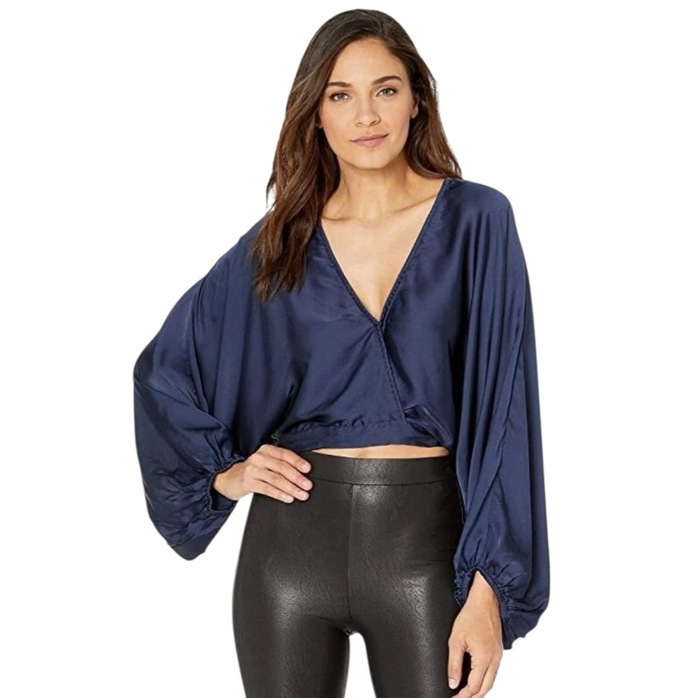 Free People Women's Sexy Top Navy Blue Satin Feel‎ SZ S Bell Sleeve V Neck #398